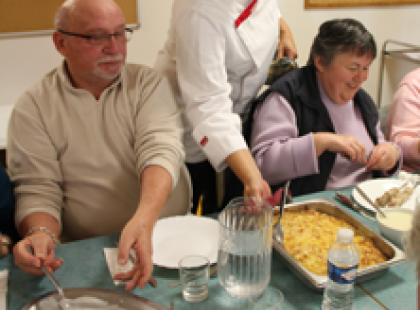 article : Repas des seniors - photo: repas des seniors au foyer club (c) Chloé Lafitte